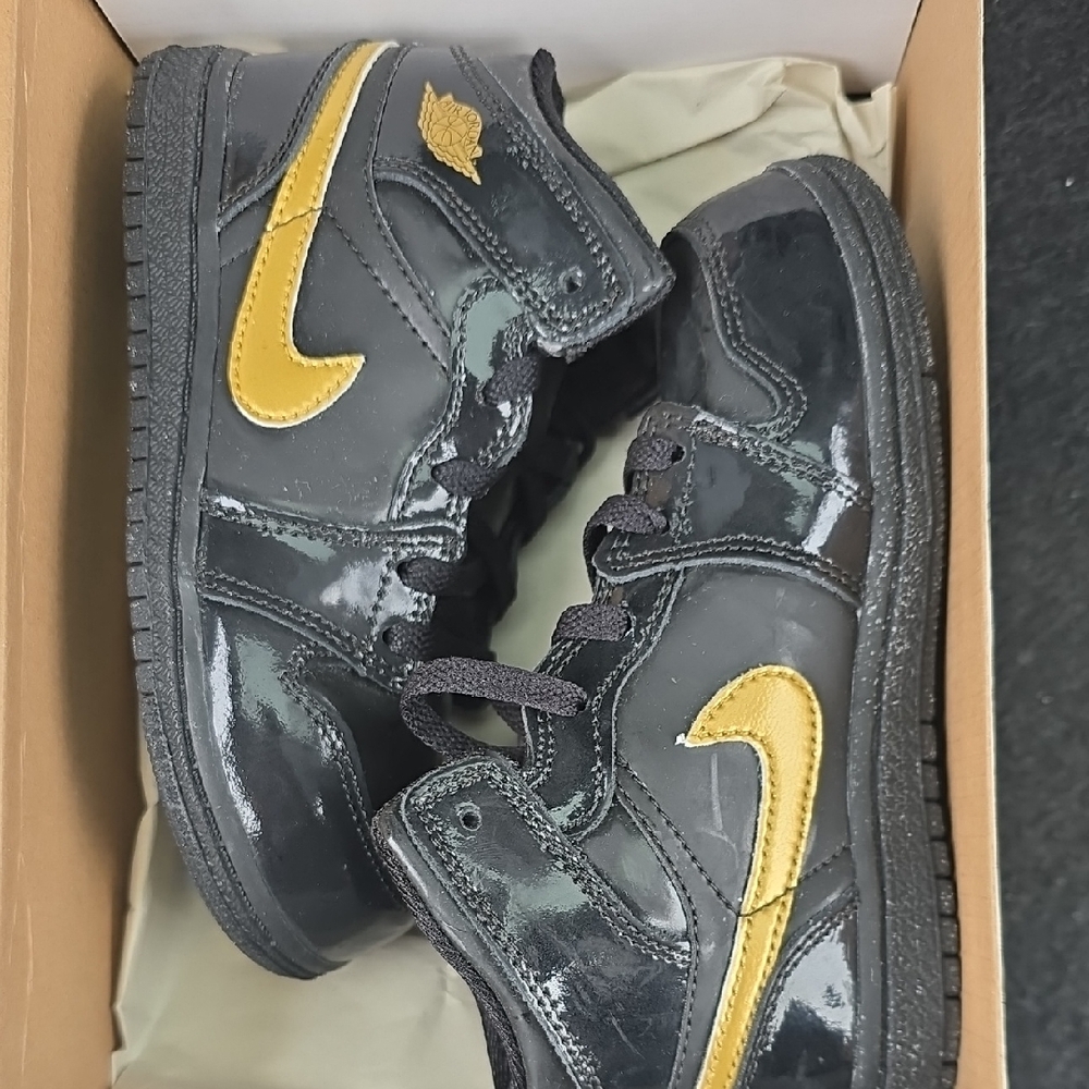 Nike Black and Gold Basketball Sneakers
